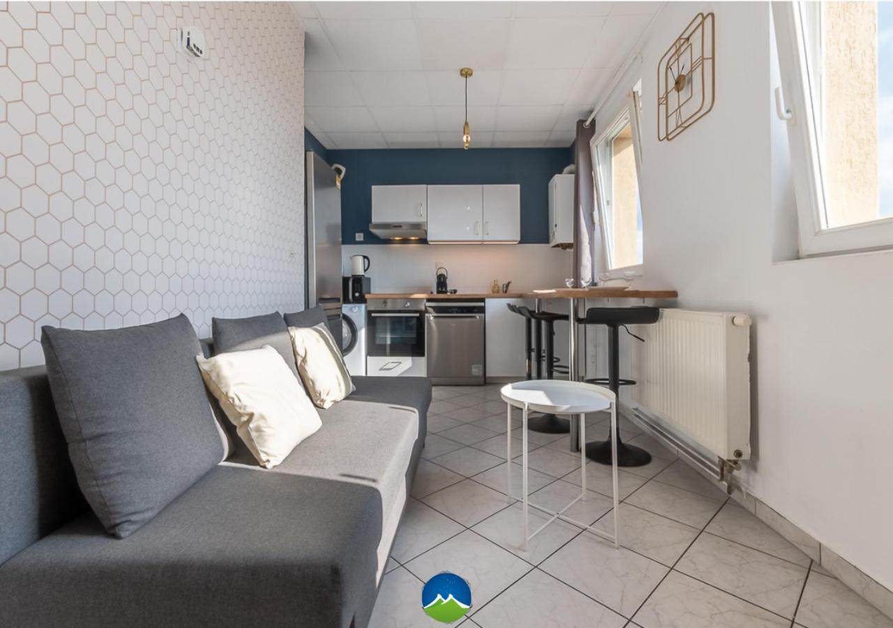 3 Appts - 3 A 7 Lits - Parfait 6 A 10 Pers - Max 26 Pers - 1 Immeuble - Convivialite, Rentabilite ------ English - 3 Apts - 3 To 7 Beds - Ideal For 6 To 10 Guests - Up To 26 - Same Building - Friendly, Flexible Hettange-Grande Exterior foto